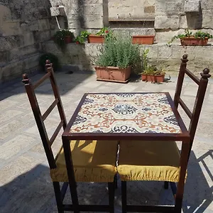 Bed & Breakfast Dimora Dell'artista 2 **